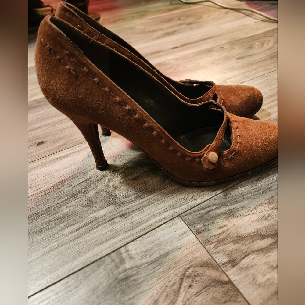 Stuart Weitzman brown Suede pointy toe heels, 8.5 M